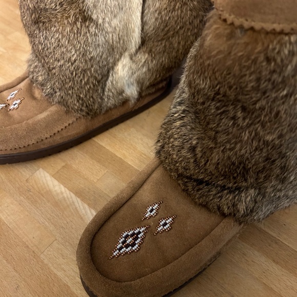 Manitobah Snowy Owl Mukluks - Picture 2 of 5